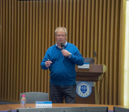 Rob北洋大讲堂A journey to the Centre of the Earth in the Footsteps of Professor Lidenbrock_副本.jpg Rob北洋大讲堂A journey to the Centre of the Earth in the Footsteps of Professor Lidenbrock_副本.jpg